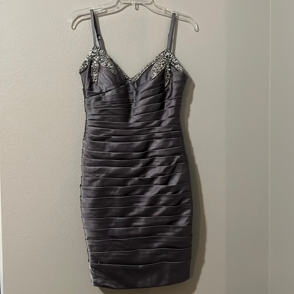 Adriana Papell silver layered mini dress - Picture 2 of 7